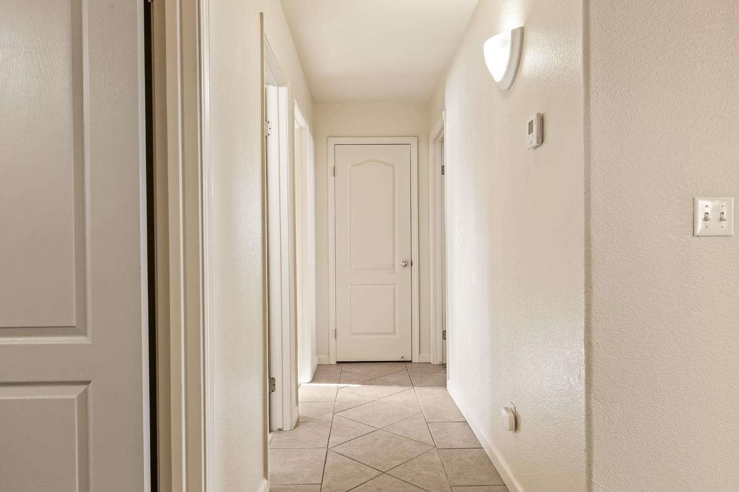 988 Ramona Ave, Clovis, CA 93612