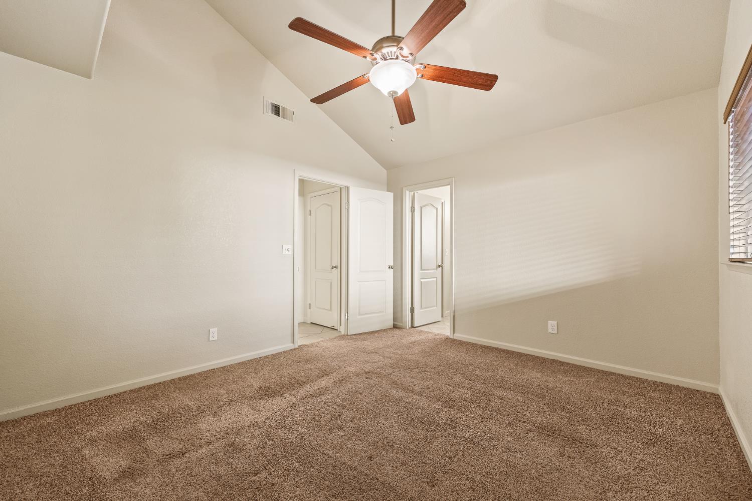 988 Ramona Ave, Clovis, CA 93612