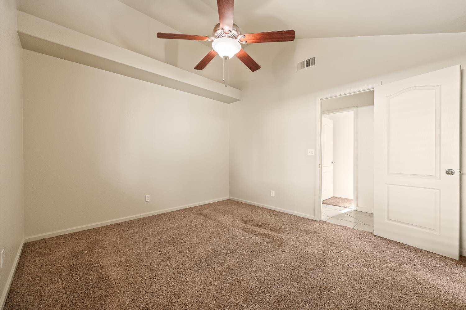 988 Ramona Ave, Clovis, CA 93612