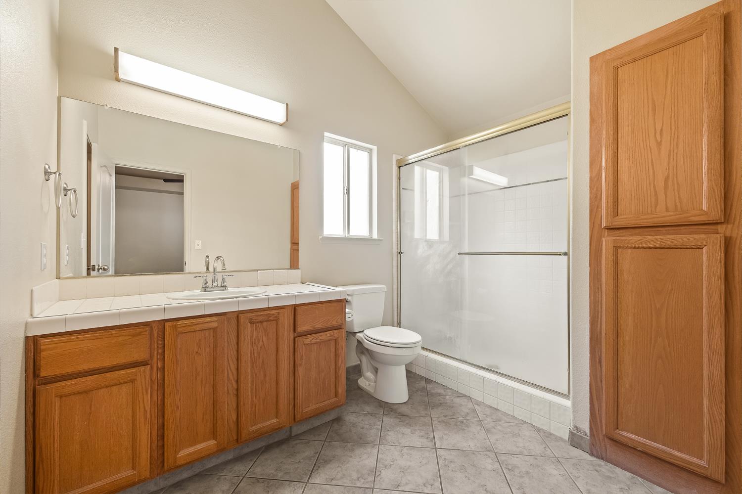 988 Ramona Ave, Clovis, CA 93612