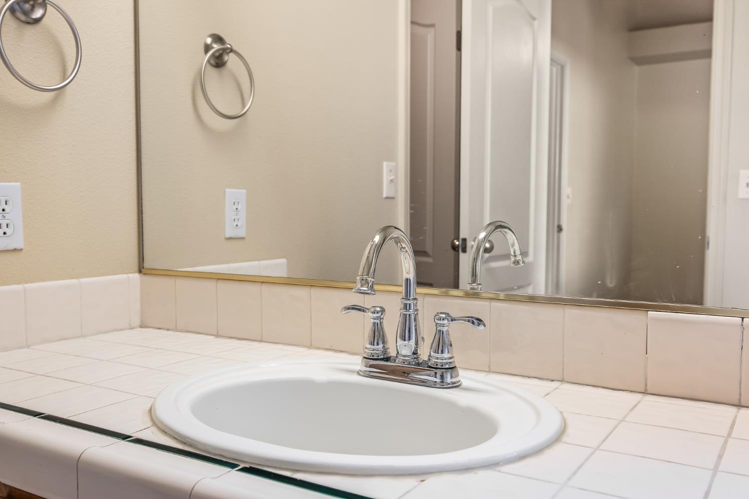 988 Ramona Ave, Clovis, CA 93612