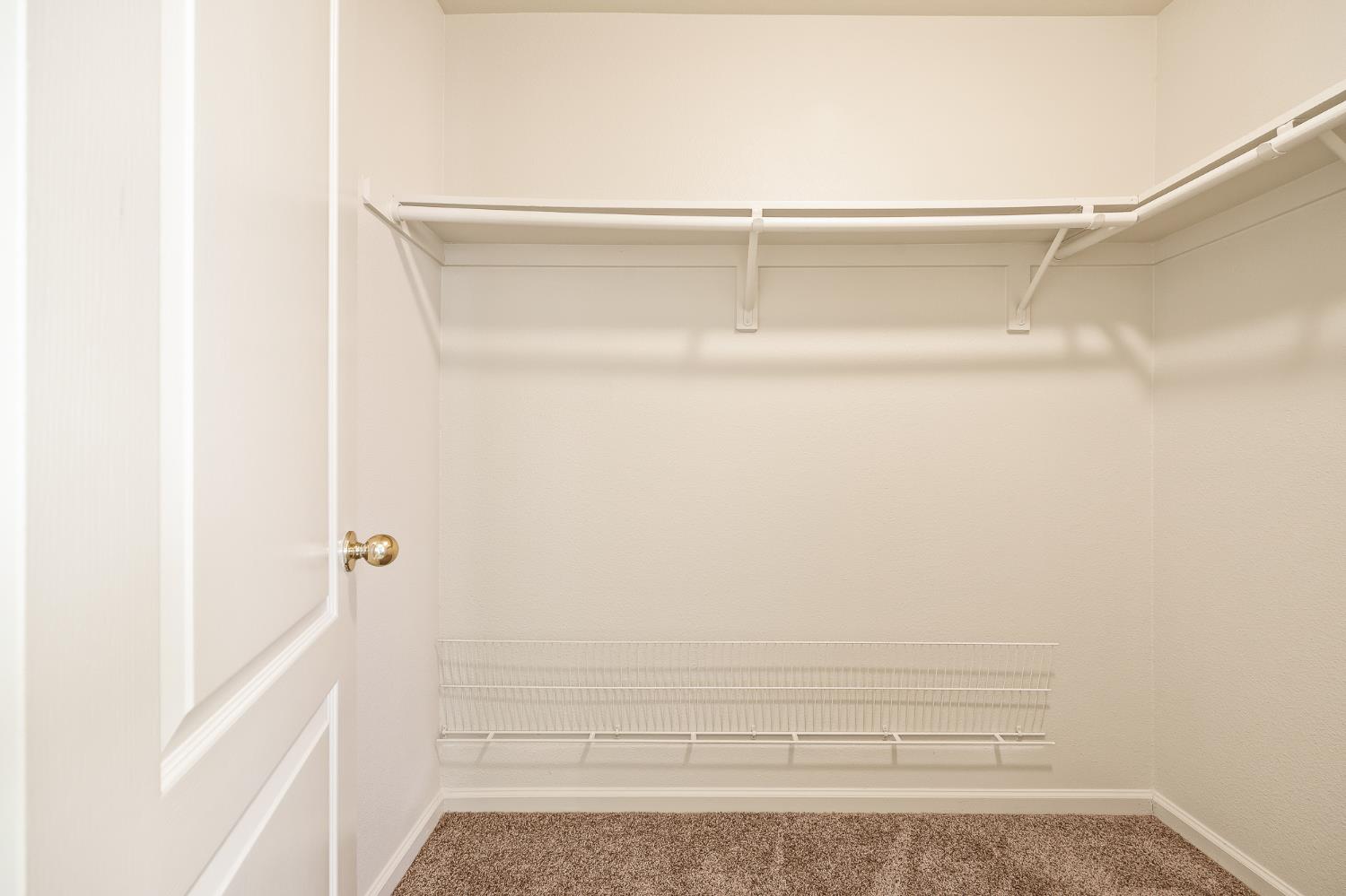 988 Ramona Ave, Clovis, CA 93612