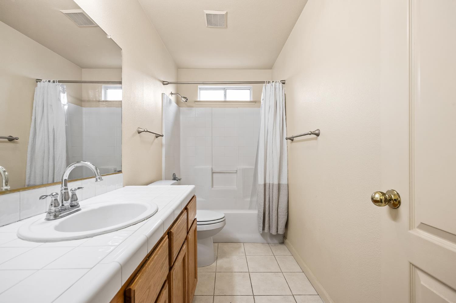 988 Ramona Ave, Clovis, CA 93612