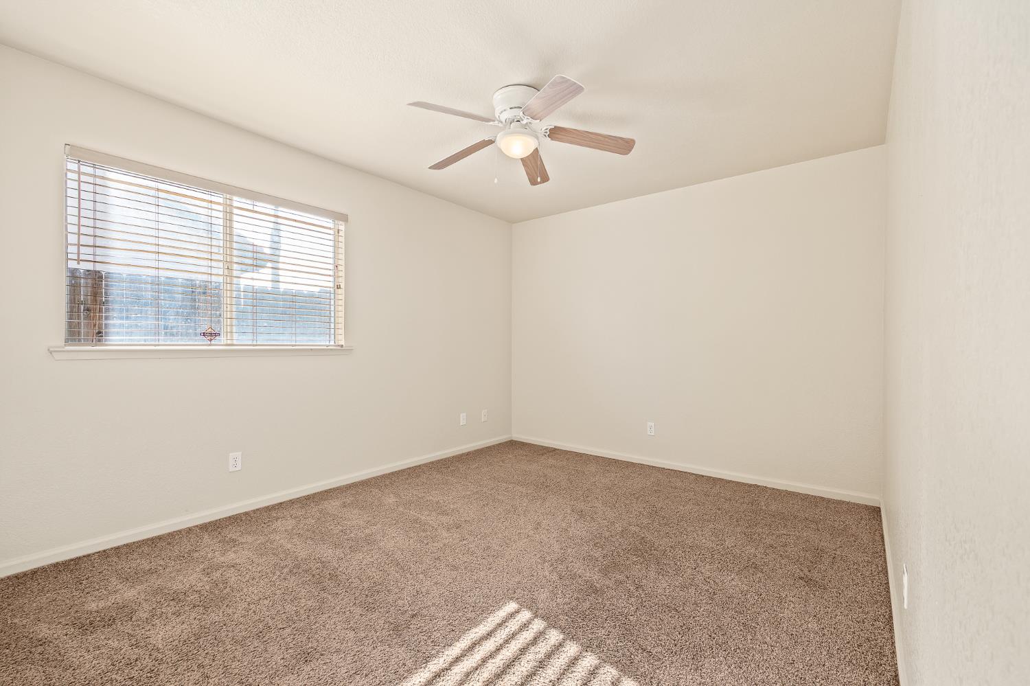 988 Ramona Ave, Clovis, CA 93612