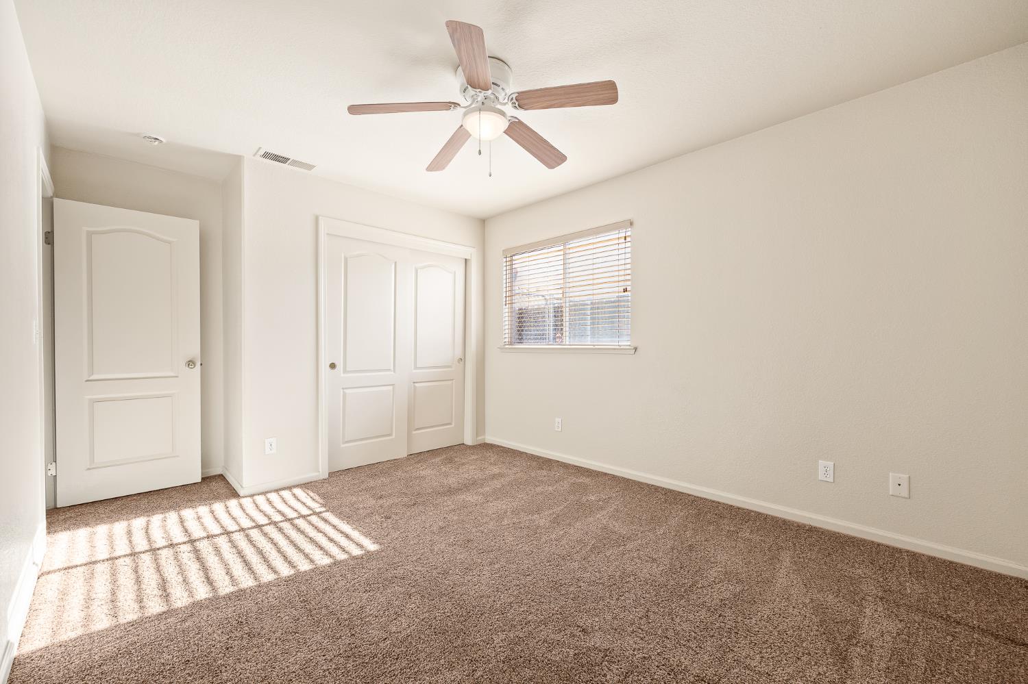 988 Ramona Ave, Clovis, CA 93612