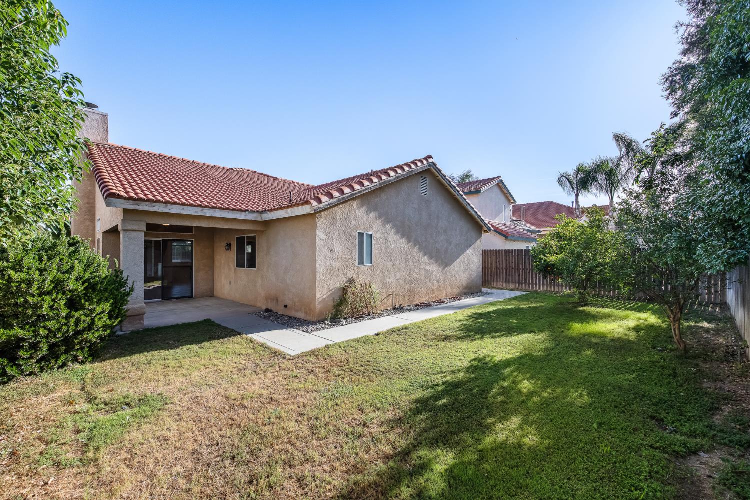 988 Ramona Ave, Clovis, CA 93612