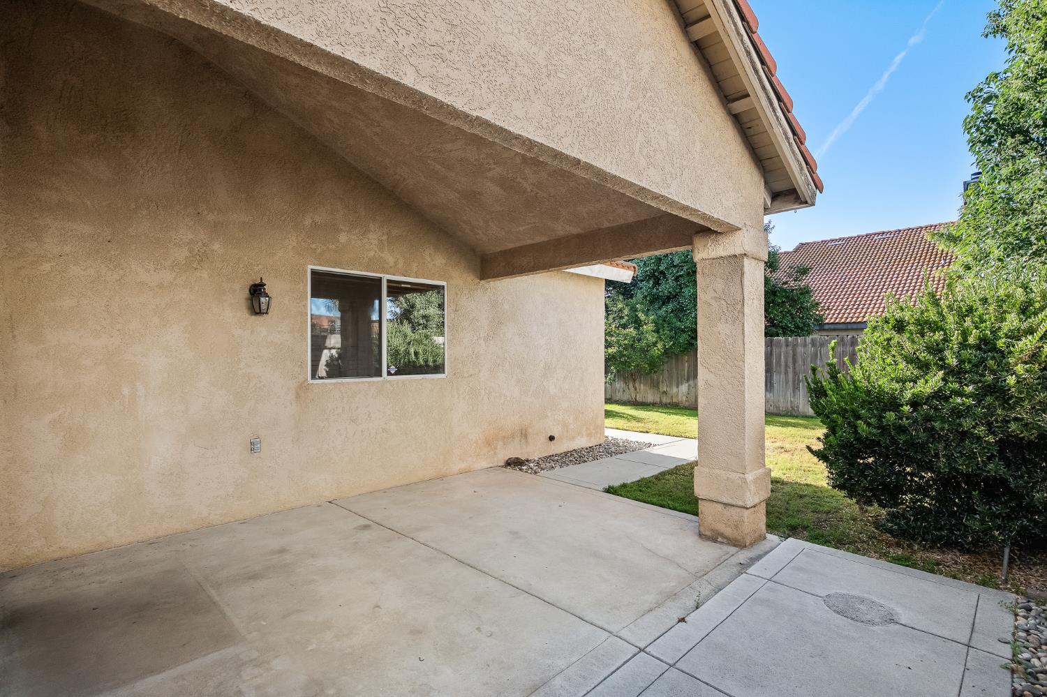 988 Ramona Ave, Clovis, CA 93612