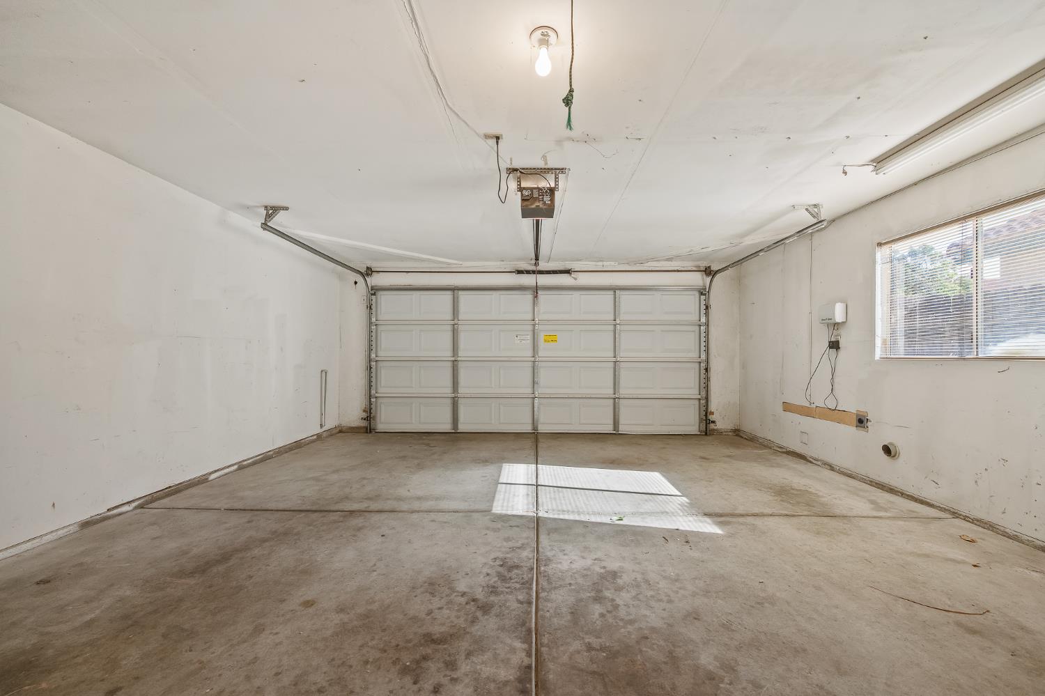 988 Ramona Ave, Clovis, CA 93612