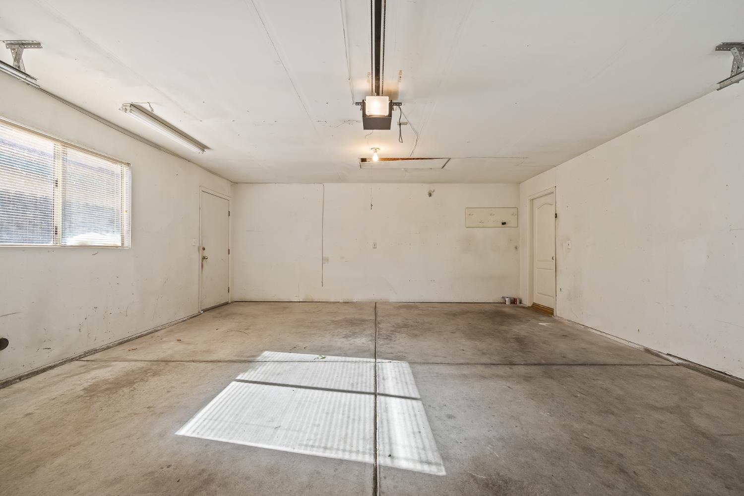 988 Ramona Ave, Clovis, CA 93612