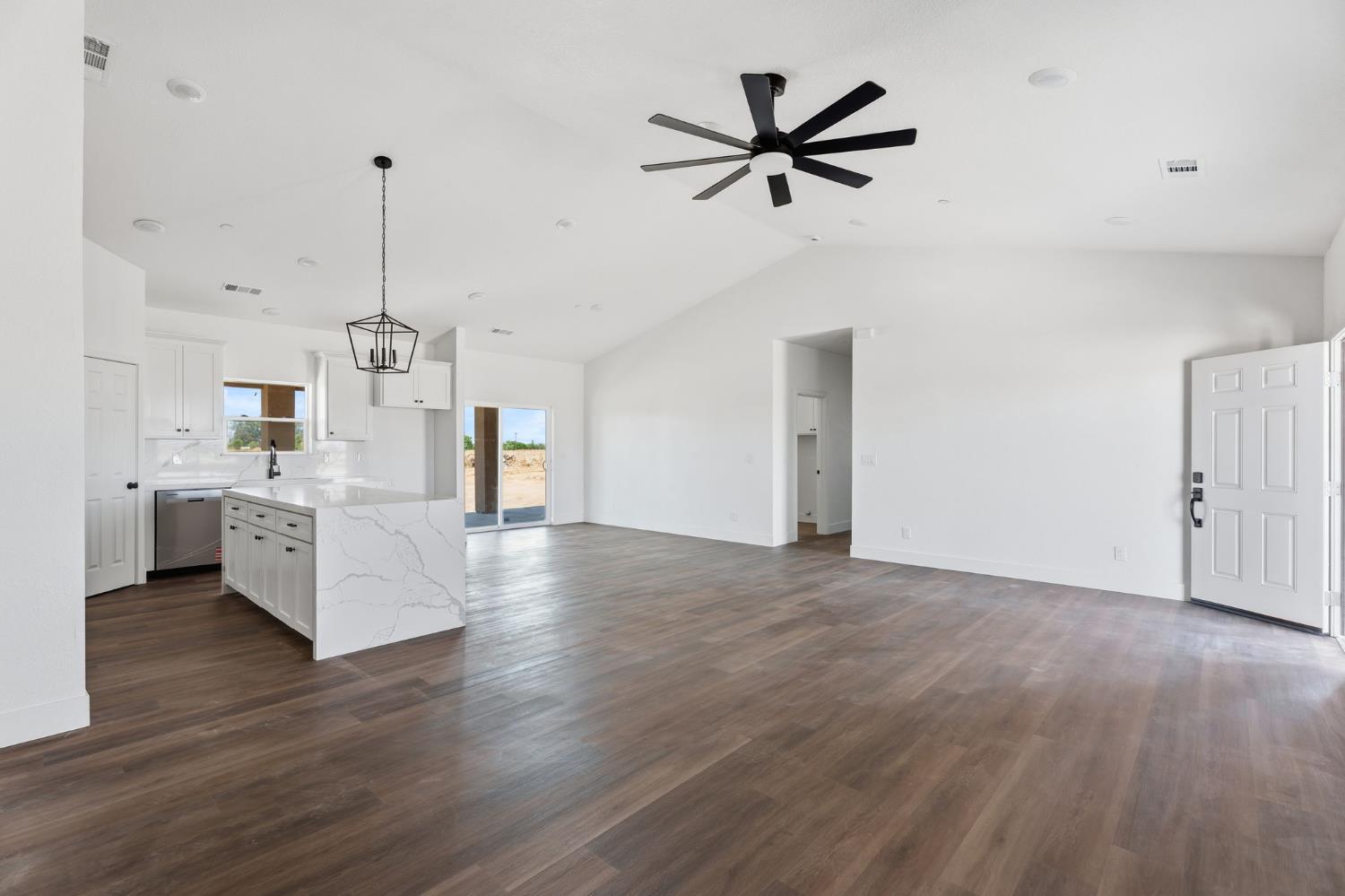 16836 N Lake St, Madera, CA 93638