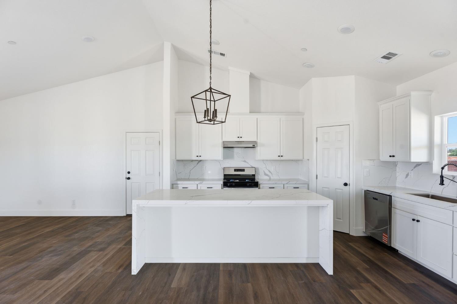 16836 N Lake St, Madera, CA 93638