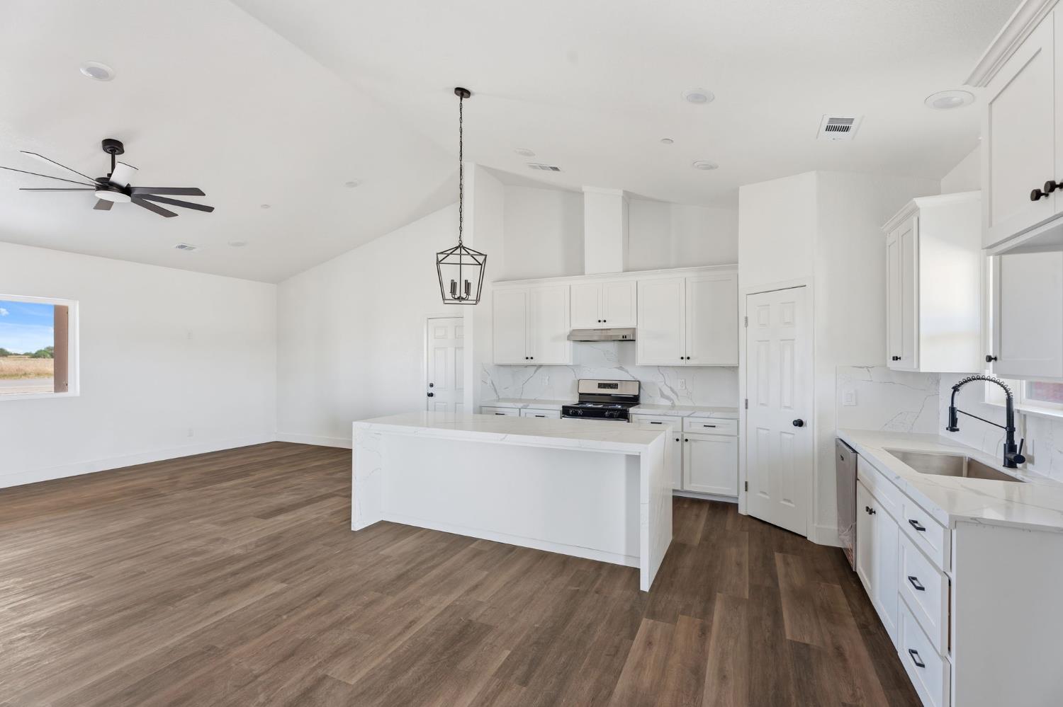 16836 N Lake St, Madera, CA 93638