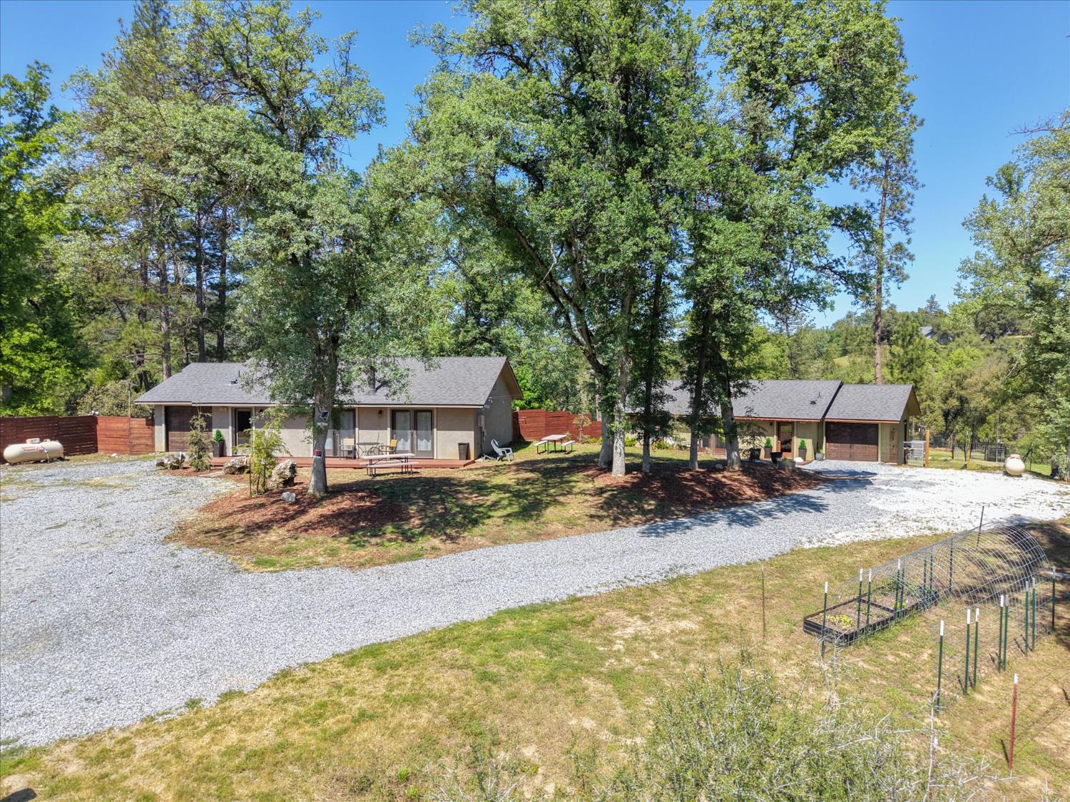 45893 & 45899 Sutton Dr, Oakhurst, CA 93644