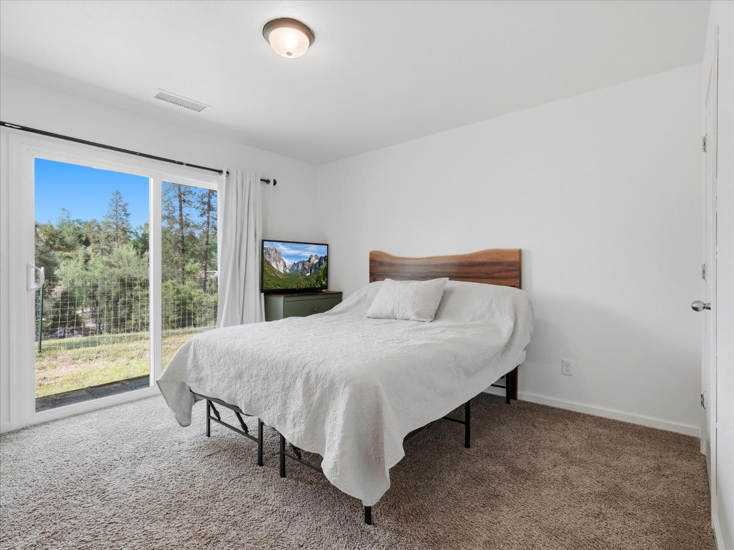 45893 & 45899 Sutton Dr, Oakhurst, CA 93644