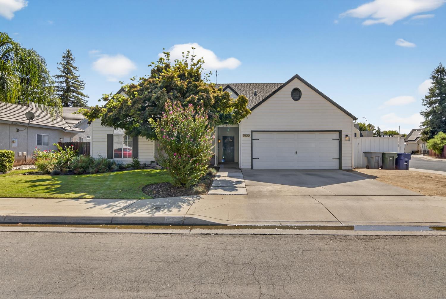 1922 Los Altos Ave, Clovis, CA 93611