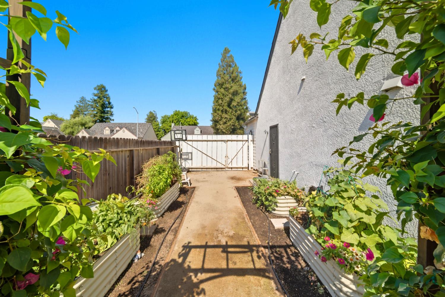 1922 Los Altos Ave, Clovis, CA 93611