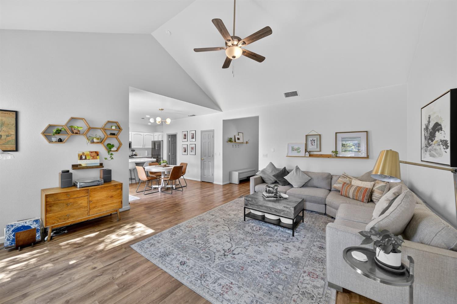 1922 Los Altos Ave, Clovis, CA 93611