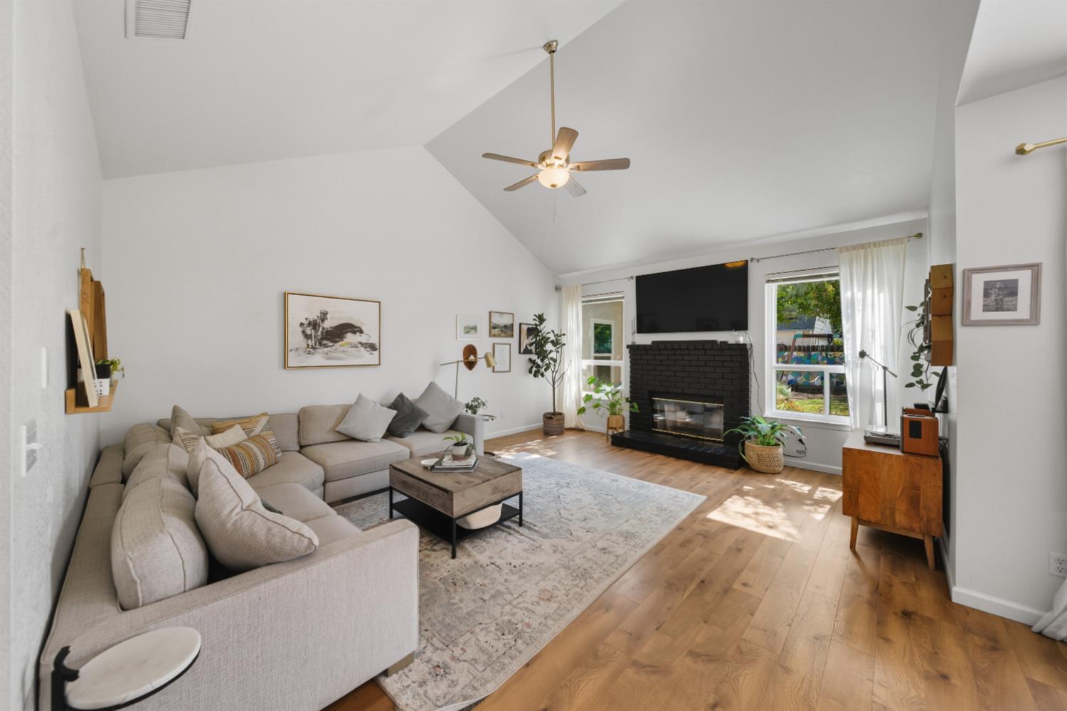 1922 Los Altos Ave, Clovis, CA 93611