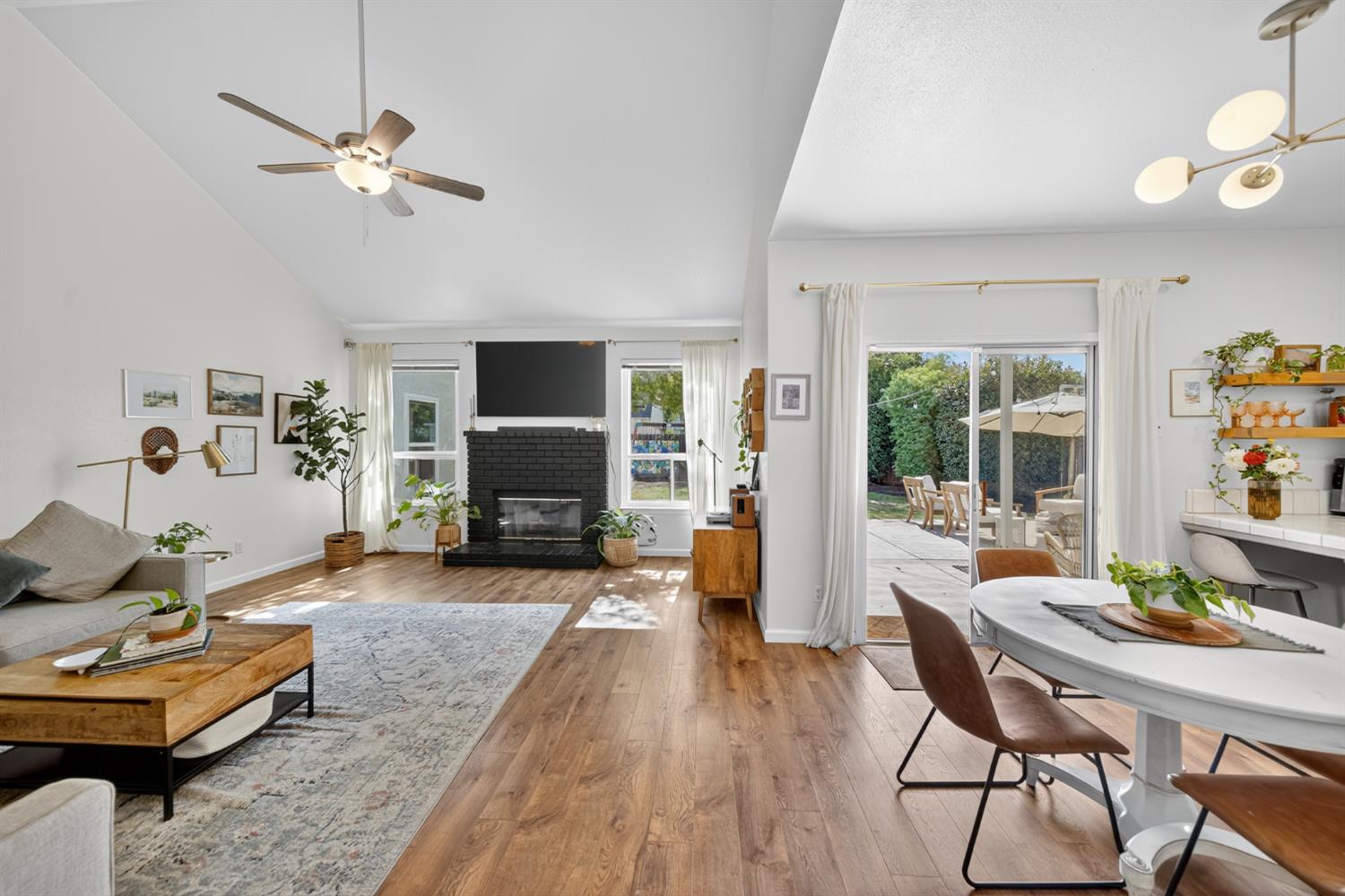 1922 Los Altos Ave, Clovis, CA 93611