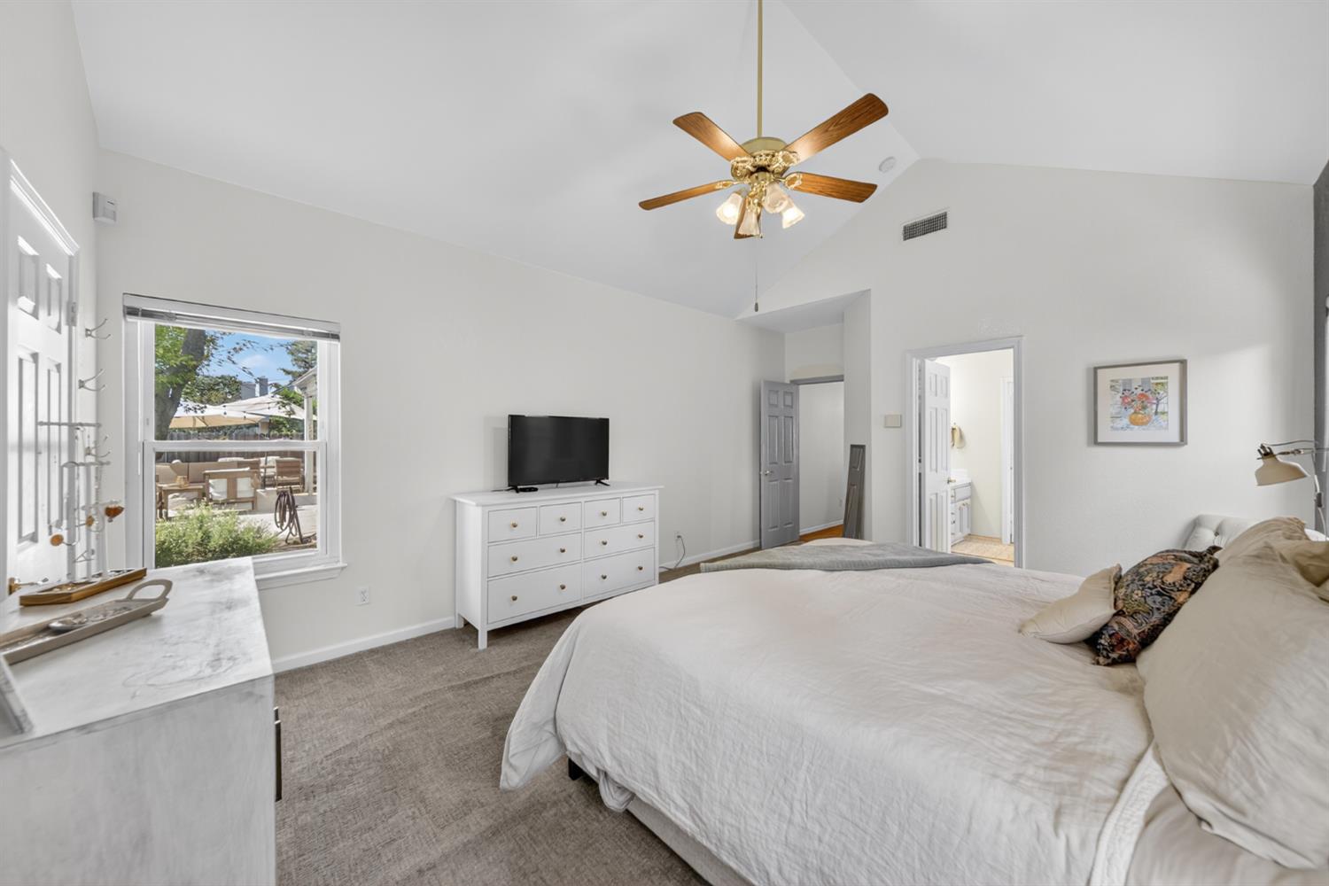 1922 Los Altos Ave, Clovis, CA 93611