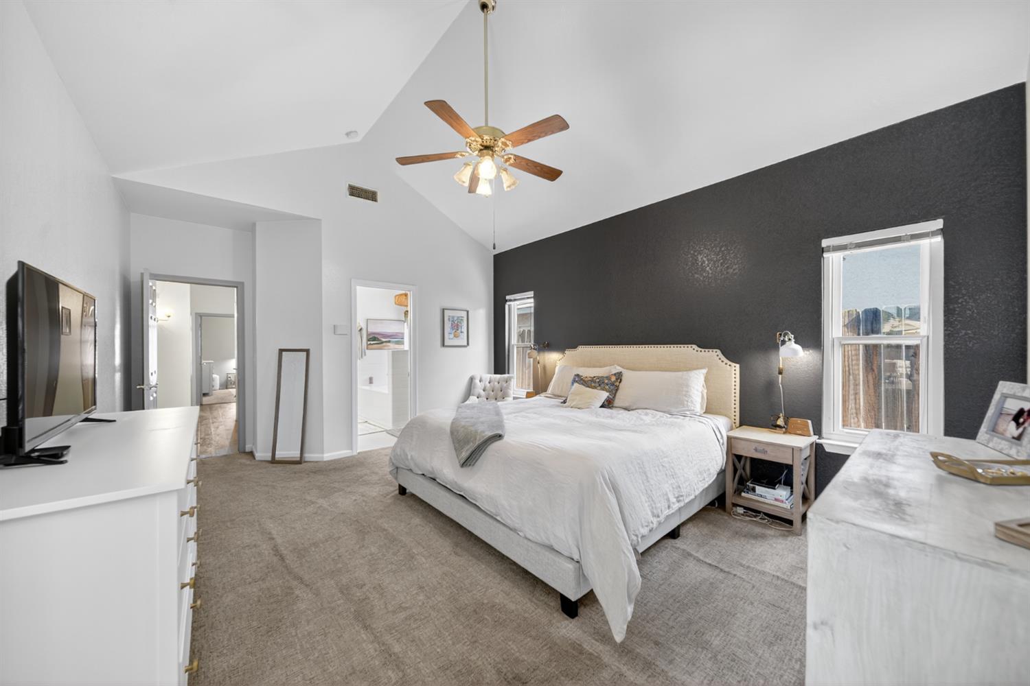 1922 Los Altos Ave, Clovis, CA 93611