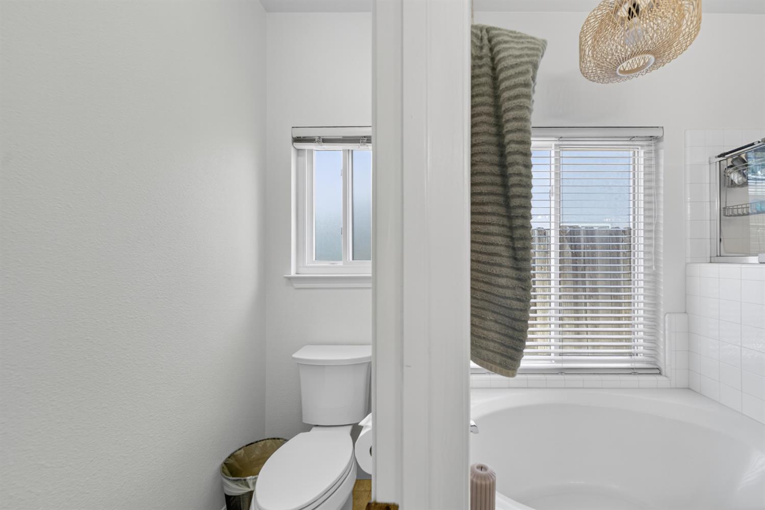 1922 Los Altos Ave, Clovis, CA 93611