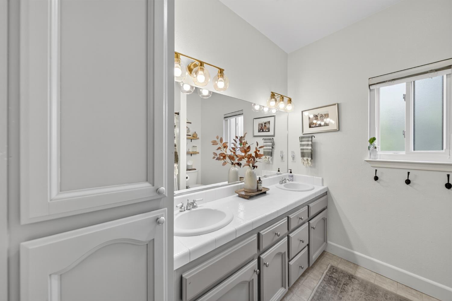 1922 Los Altos Ave, Clovis, CA 93611