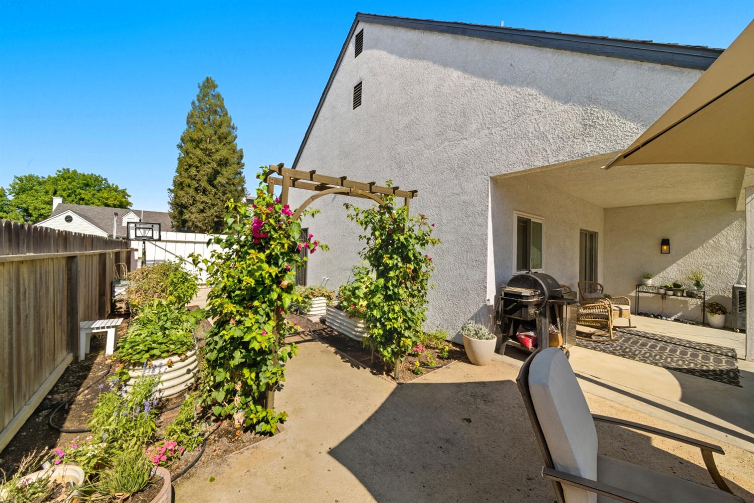 1922 Los Altos Ave, Clovis, CA 93611