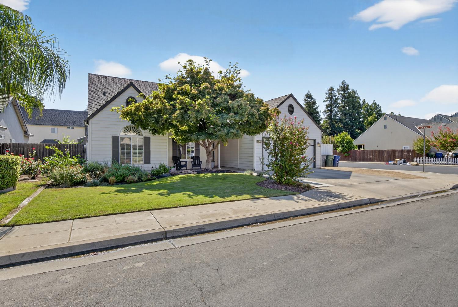 1922 Los Altos Ave, Clovis, CA 93611