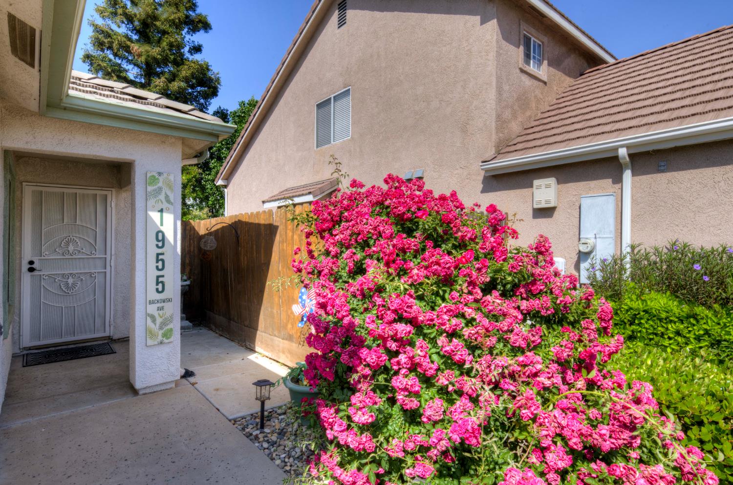 1955 Backowski Ave, Clovis, CA 93611