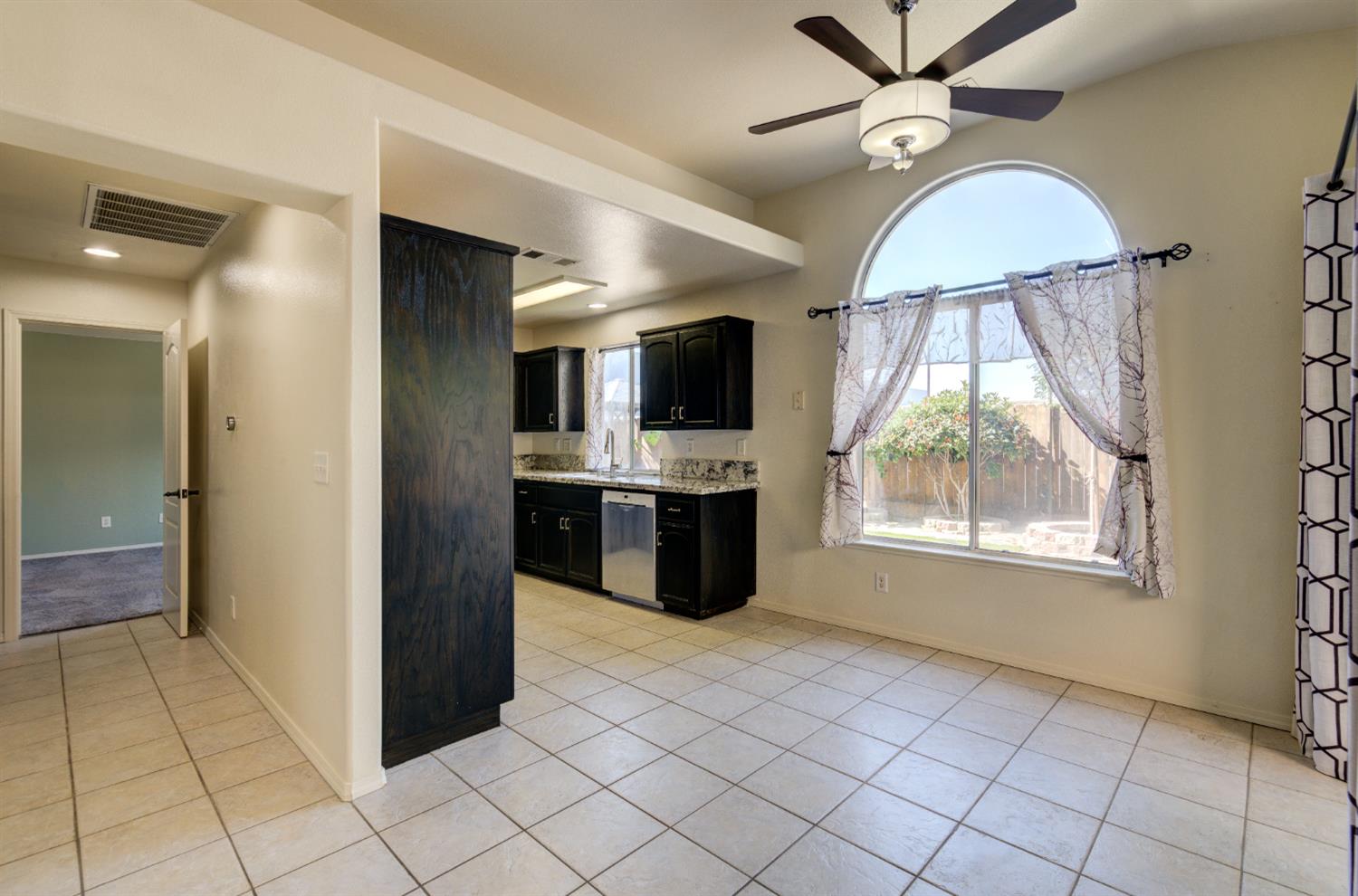 1955 Backowski Ave, Clovis, CA 93611