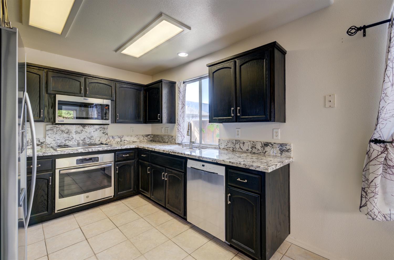 1955 Backowski Ave, Clovis, CA 93611