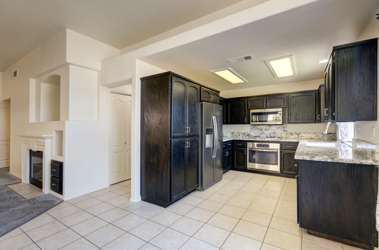 1955 Backowski Ave, Clovis, CA 93611