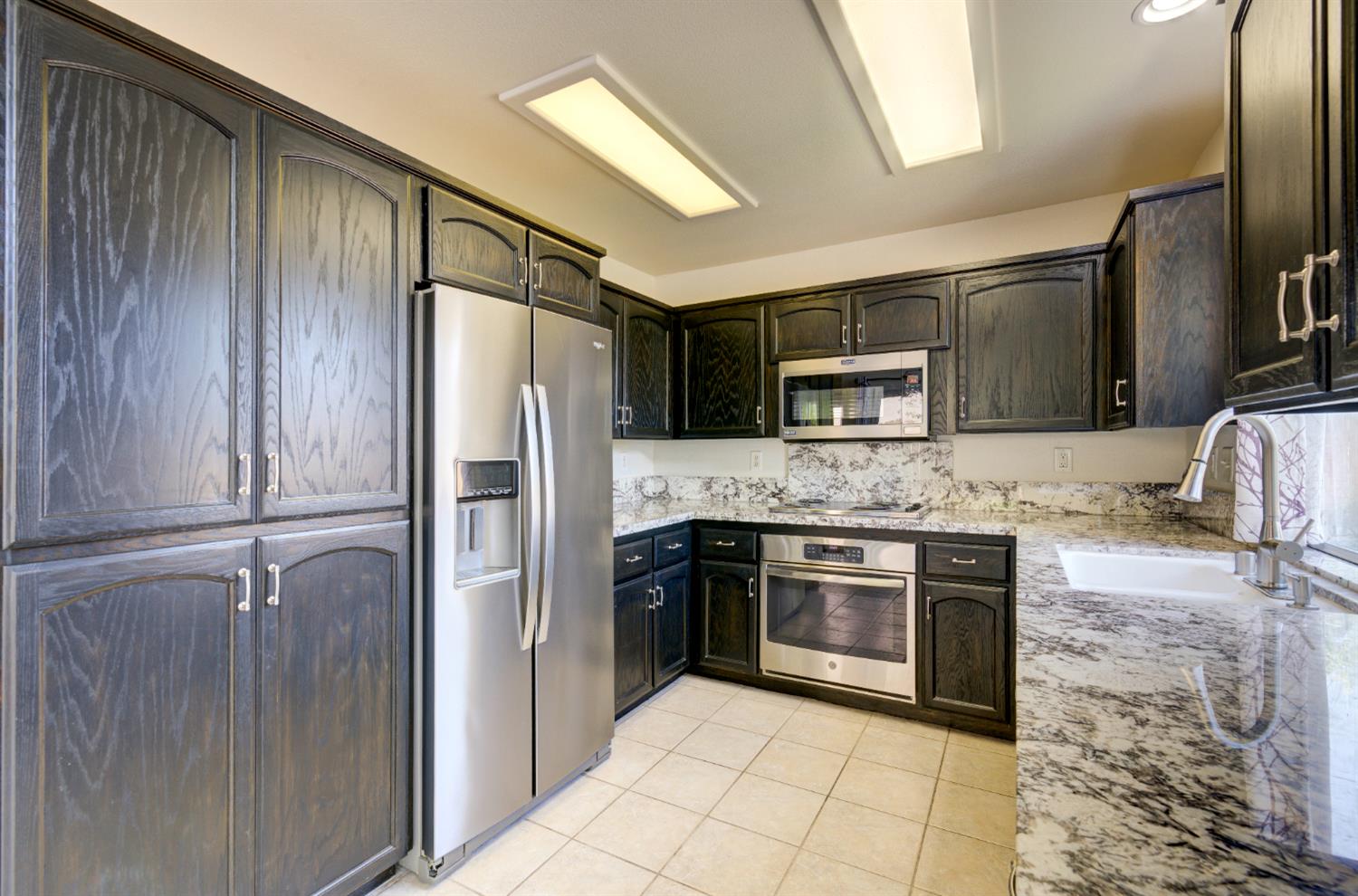 1955 Backowski Ave, Clovis, CA 93611