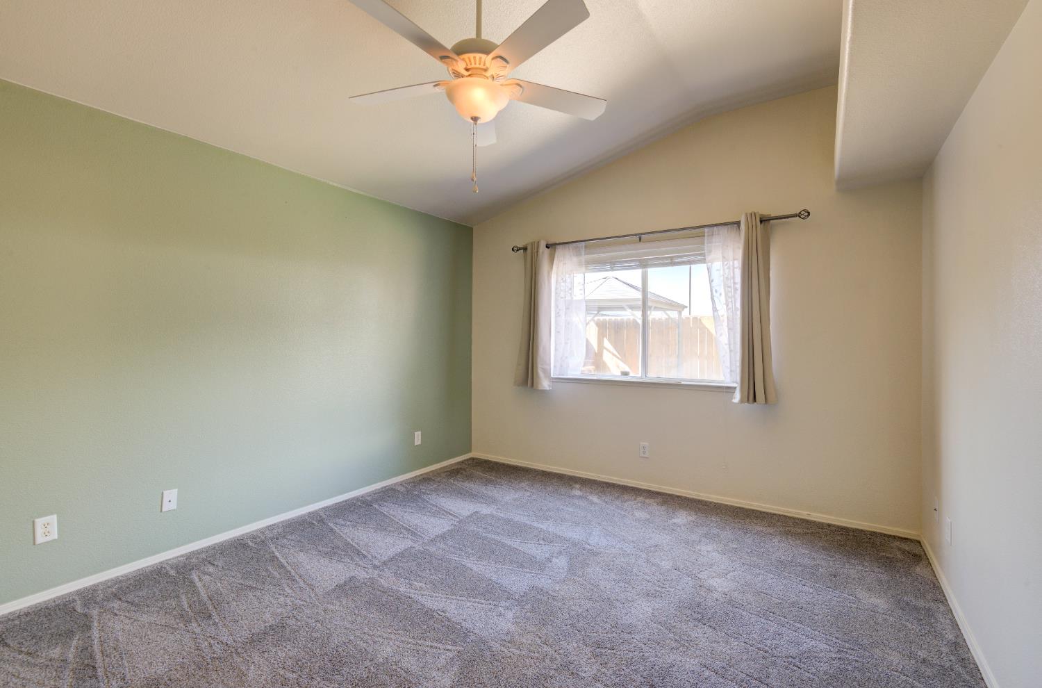 1955 Backowski Ave, Clovis, CA 93611