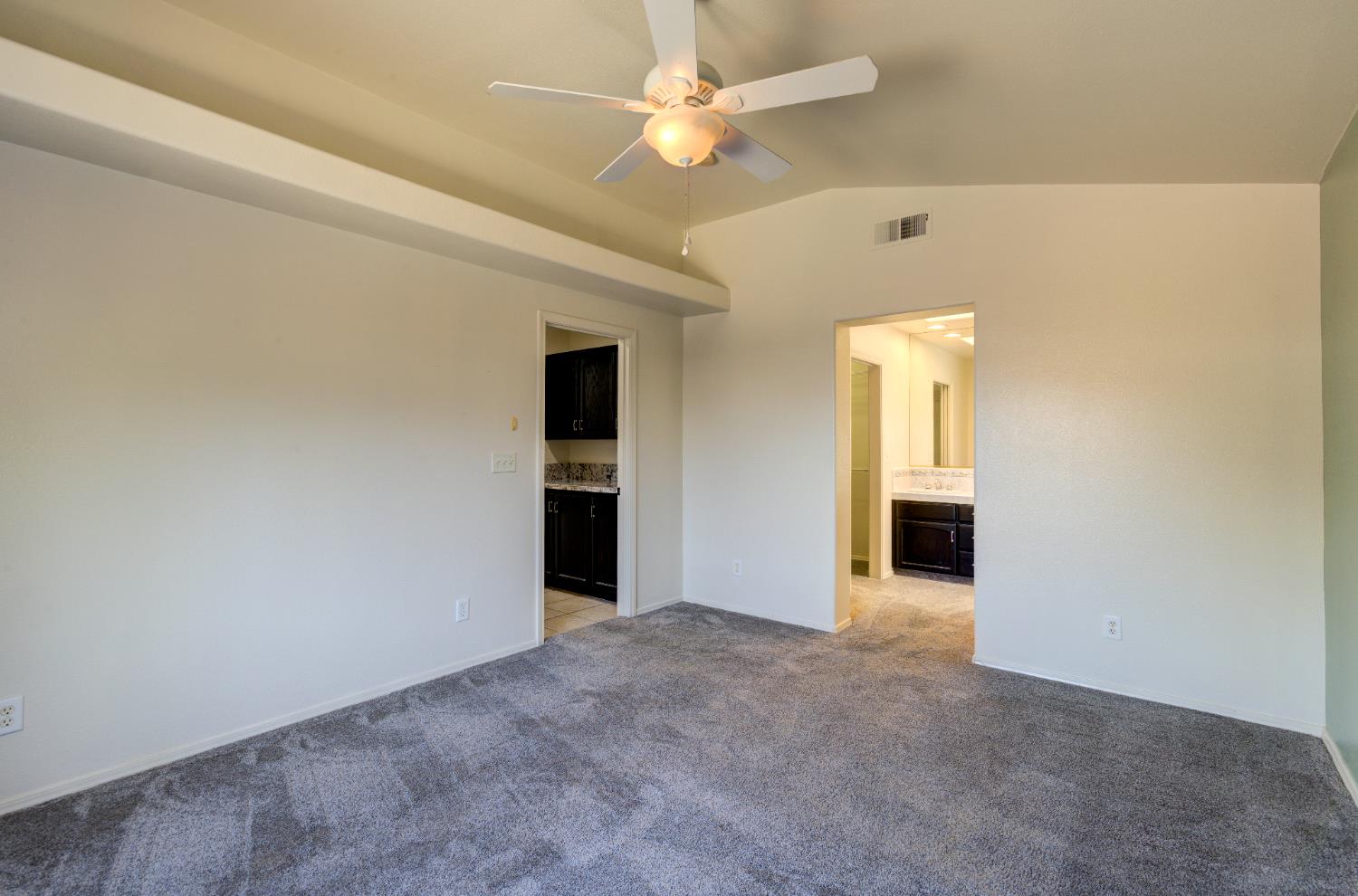 1955 Backowski Ave, Clovis, CA 93611