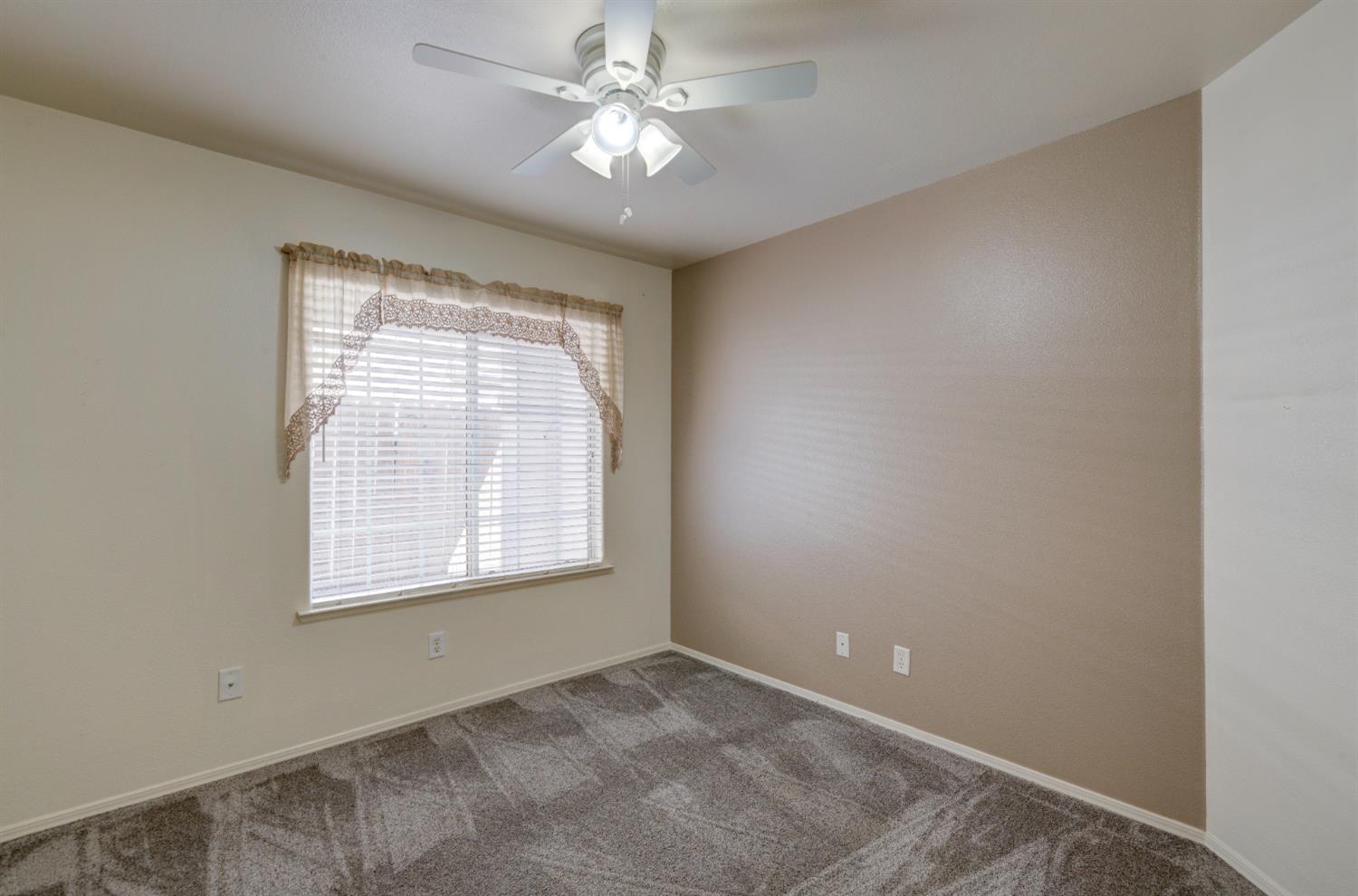 1955 Backowski Ave, Clovis, CA 93611