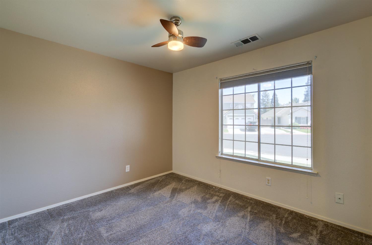 1955 Backowski Ave, Clovis, CA 93611