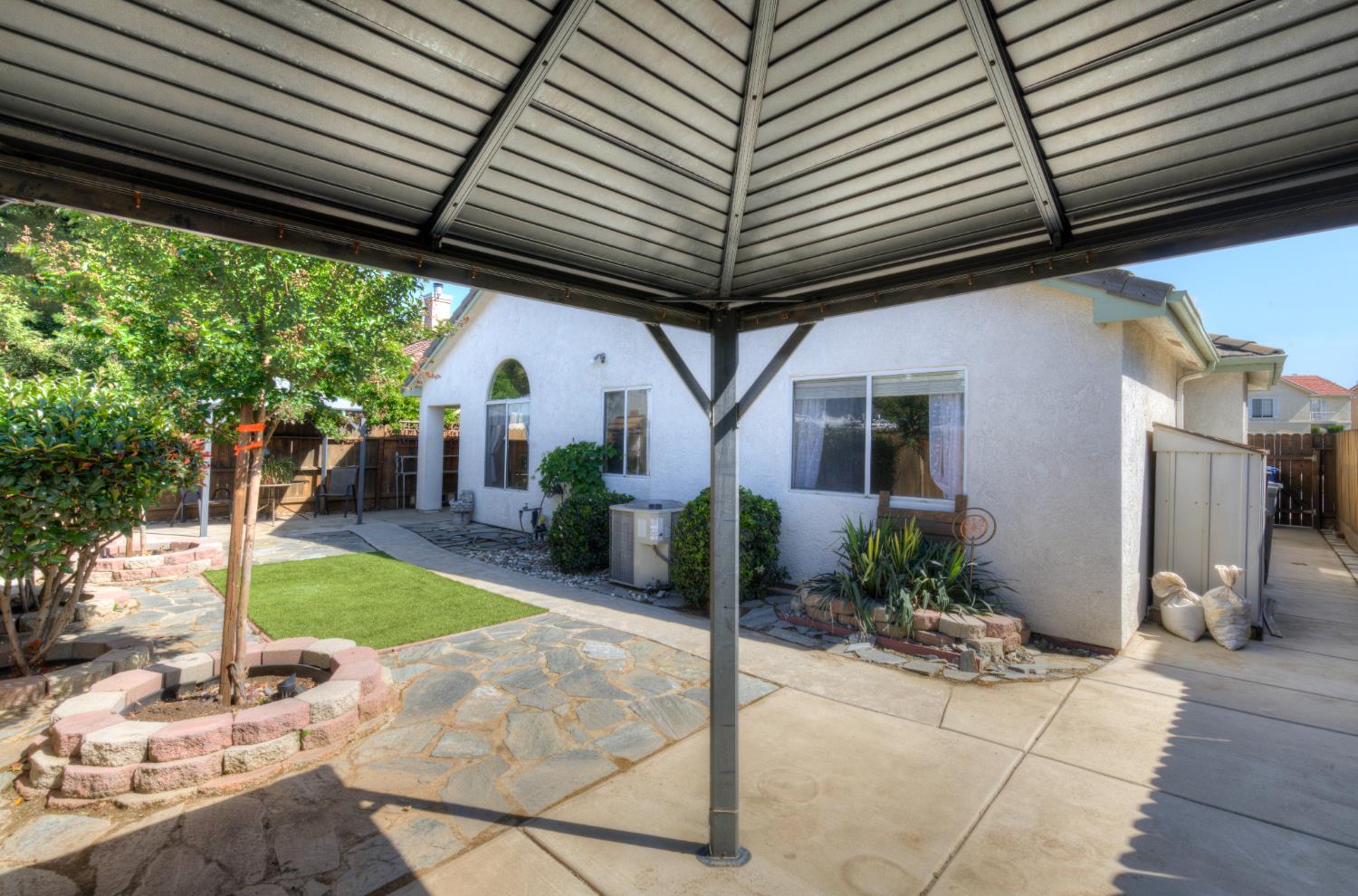 1955 Backowski Ave, Clovis, CA 93611