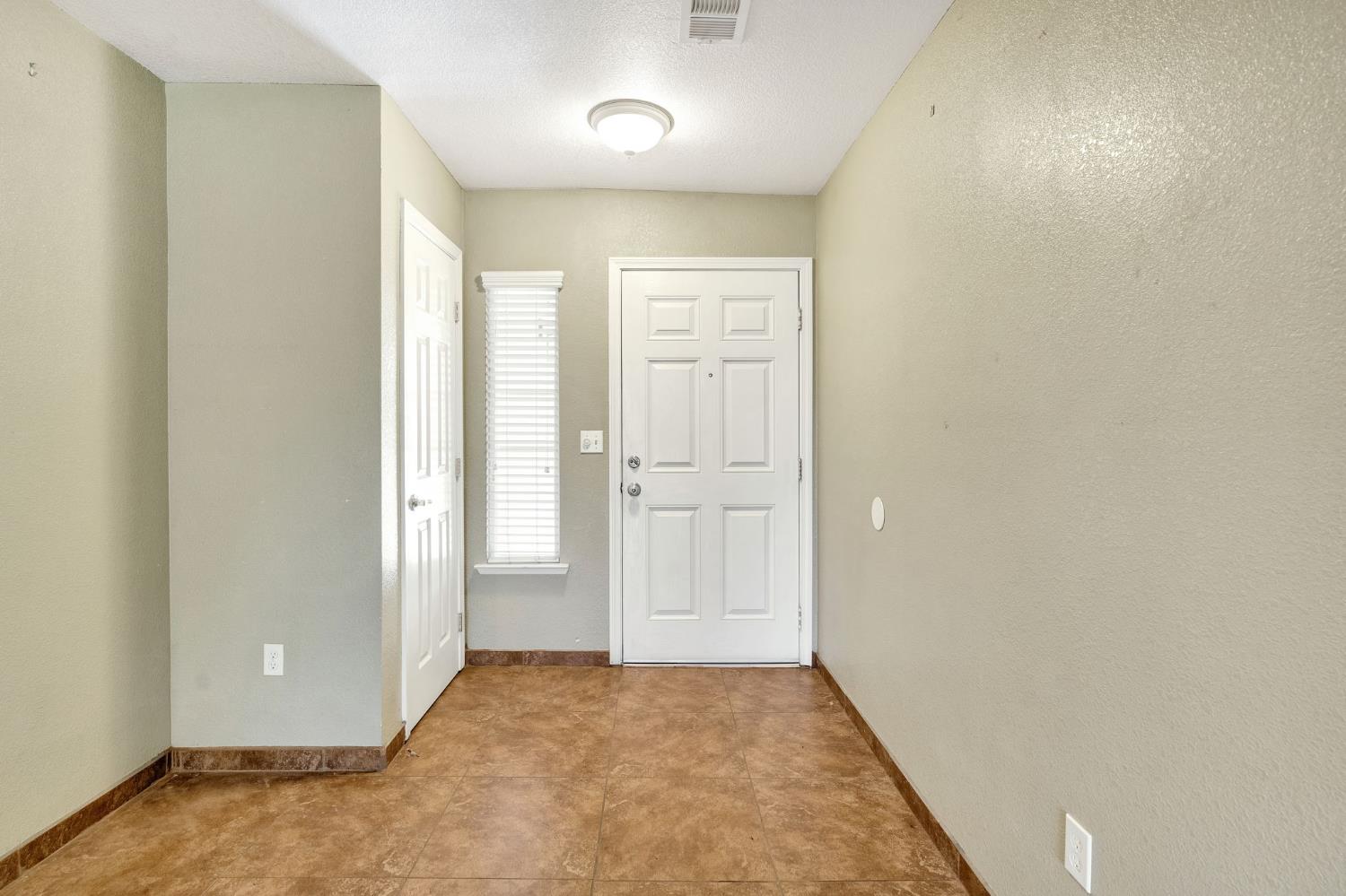 1350 E Jefferson Ct, Reedley, CA 93654