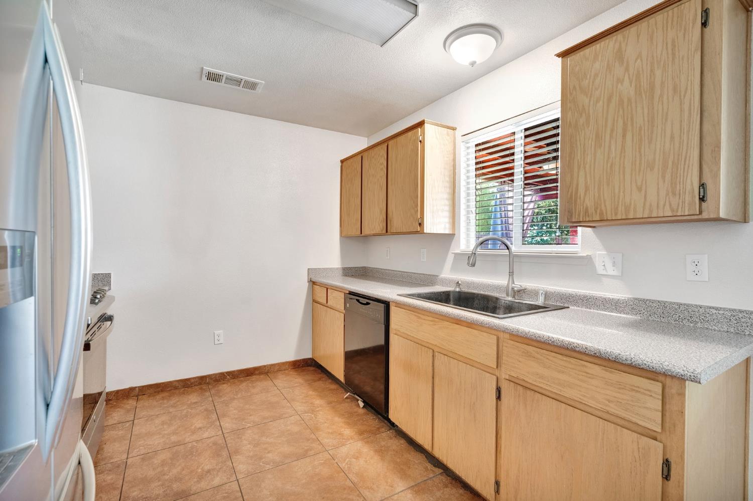 1350 E Jefferson Ct, Reedley, CA 93654