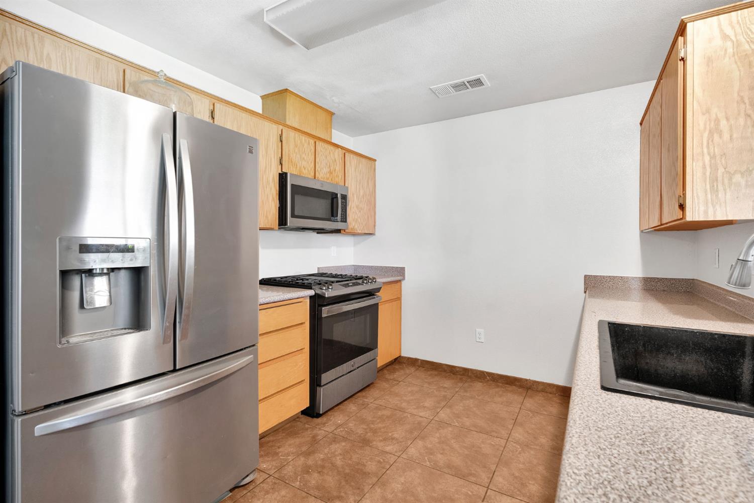 1350 E Jefferson Ct, Reedley, CA 93654