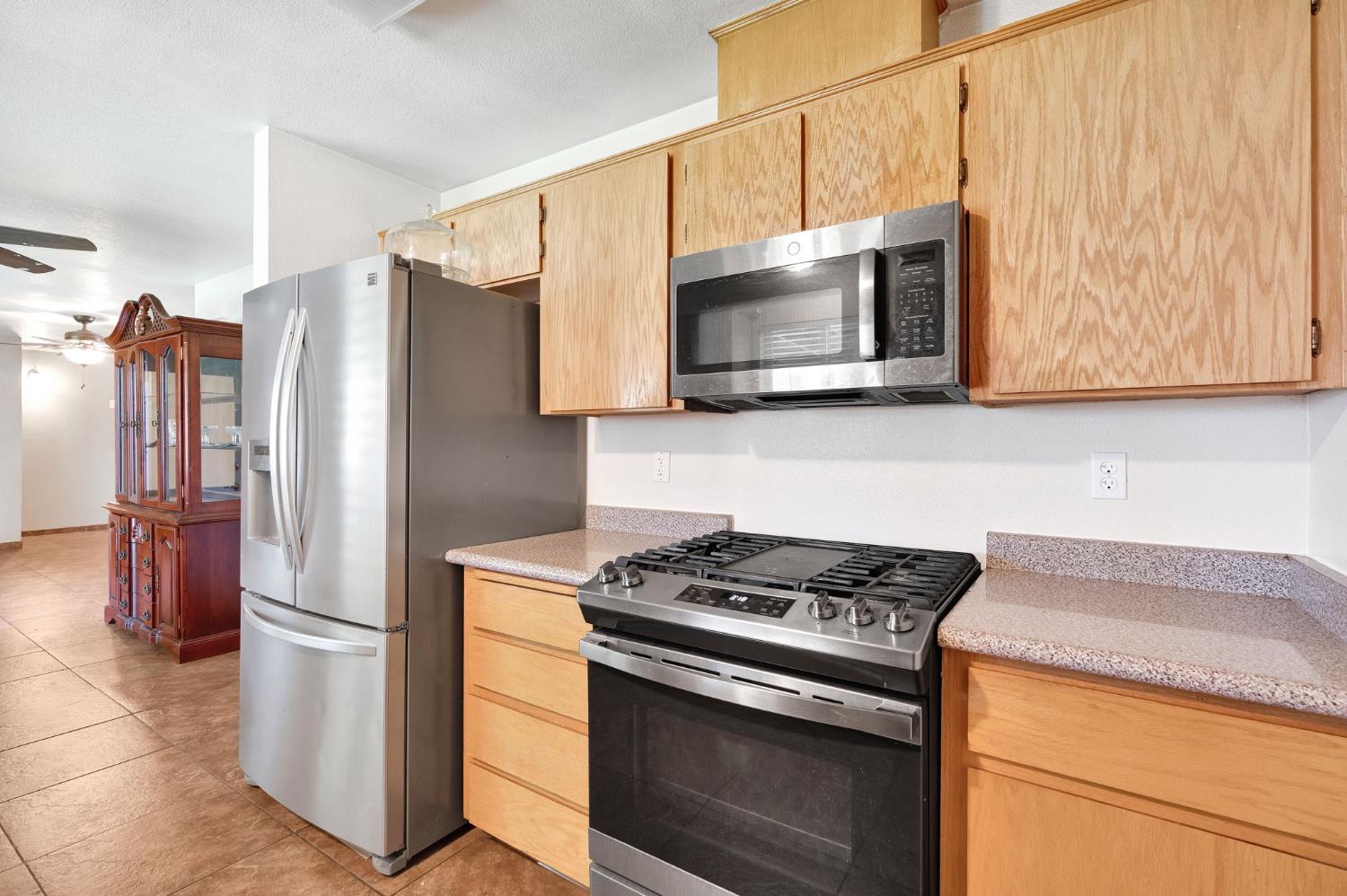 1350 E Jefferson Ct, Reedley, CA 93654