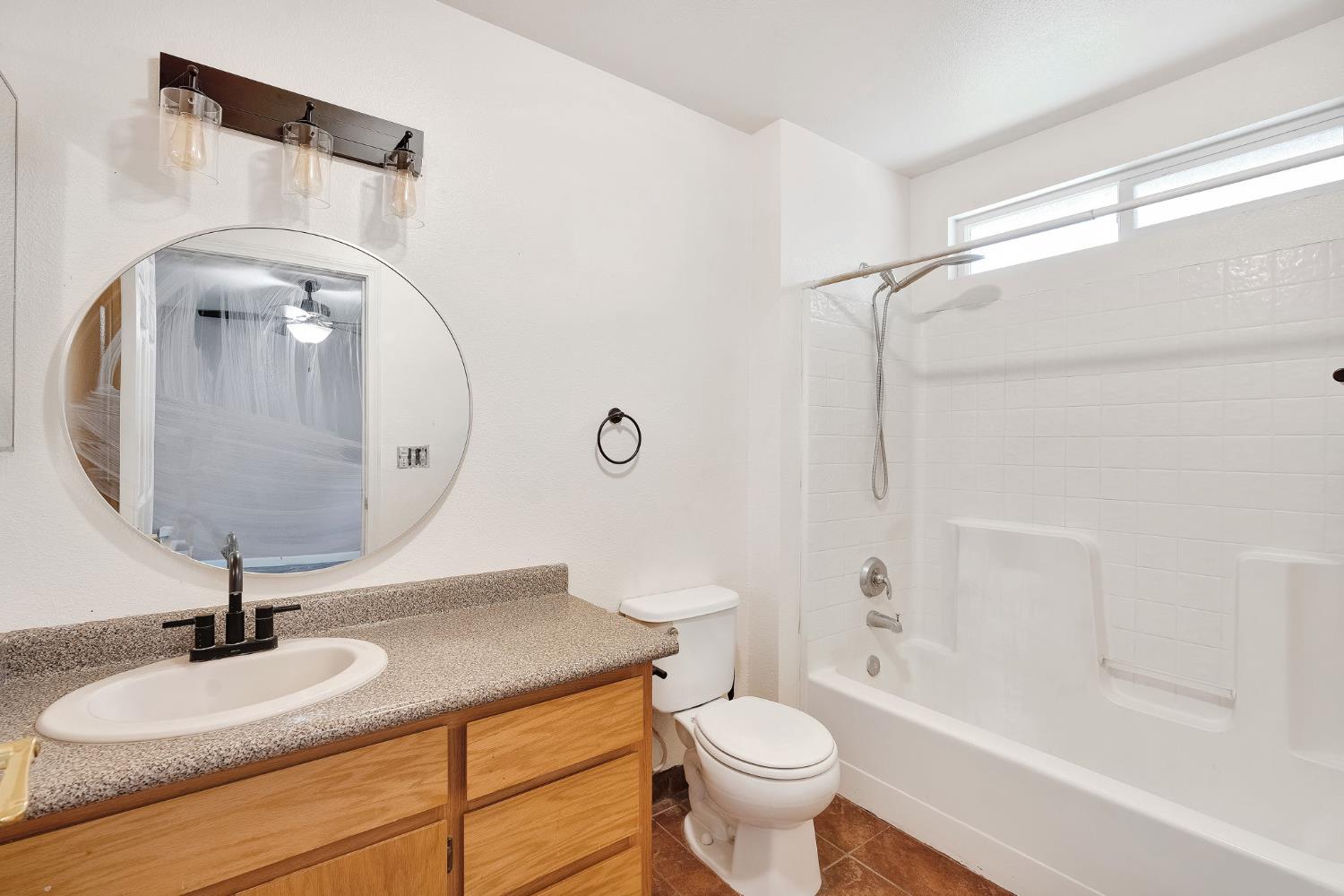 1350 E Jefferson Ct, Reedley, CA 93654