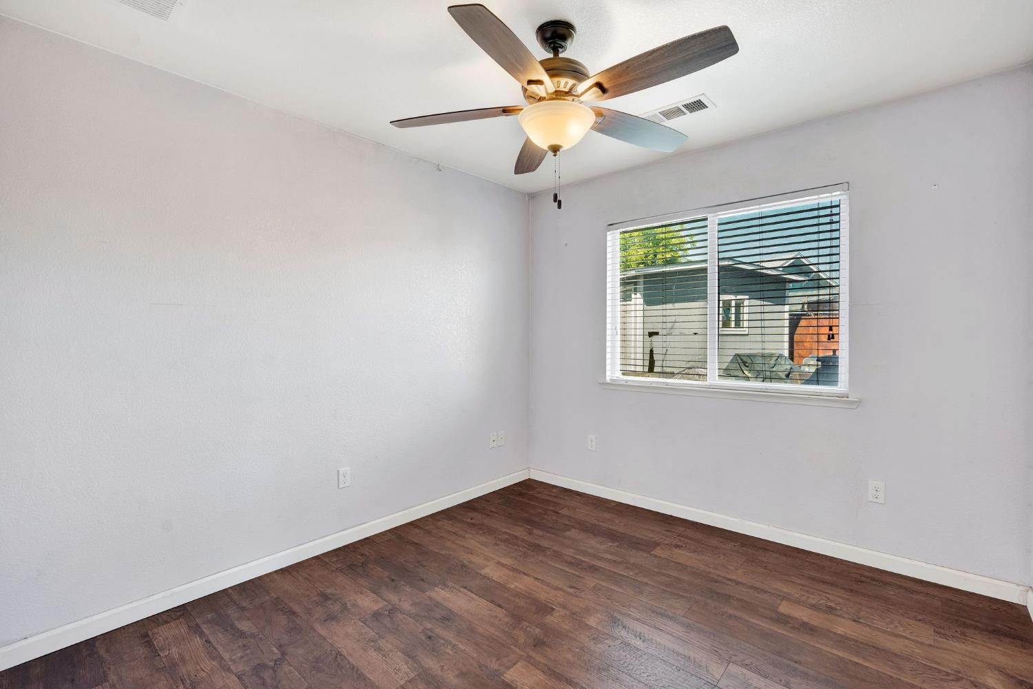 1350 E Jefferson Ct, Reedley, CA 93654