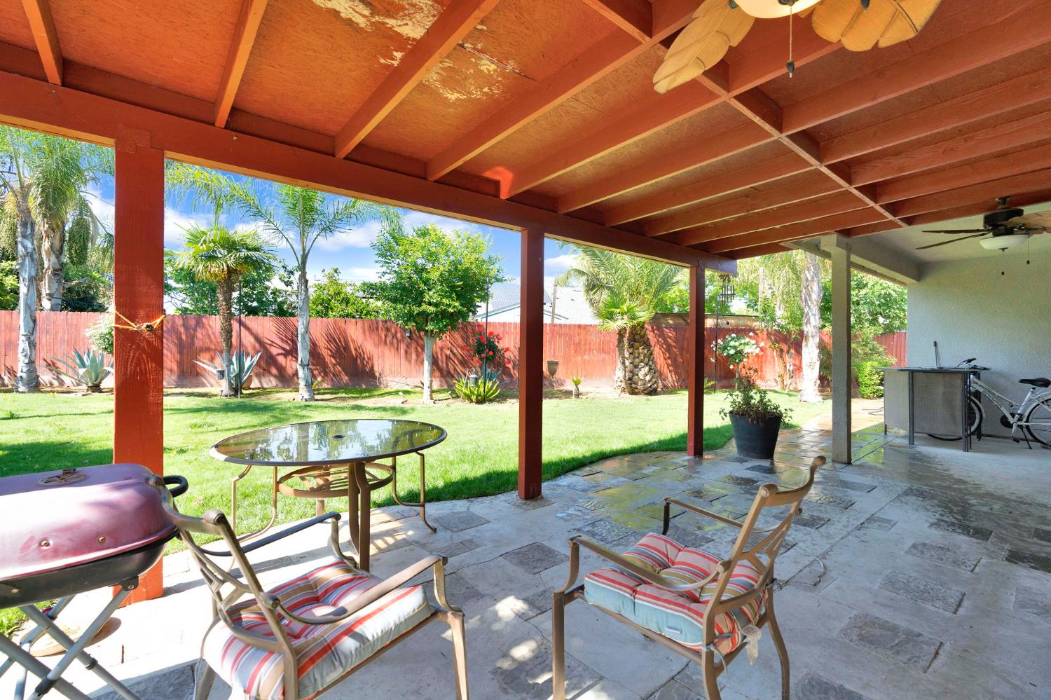 1350 E Jefferson Ct, Reedley, CA 93654