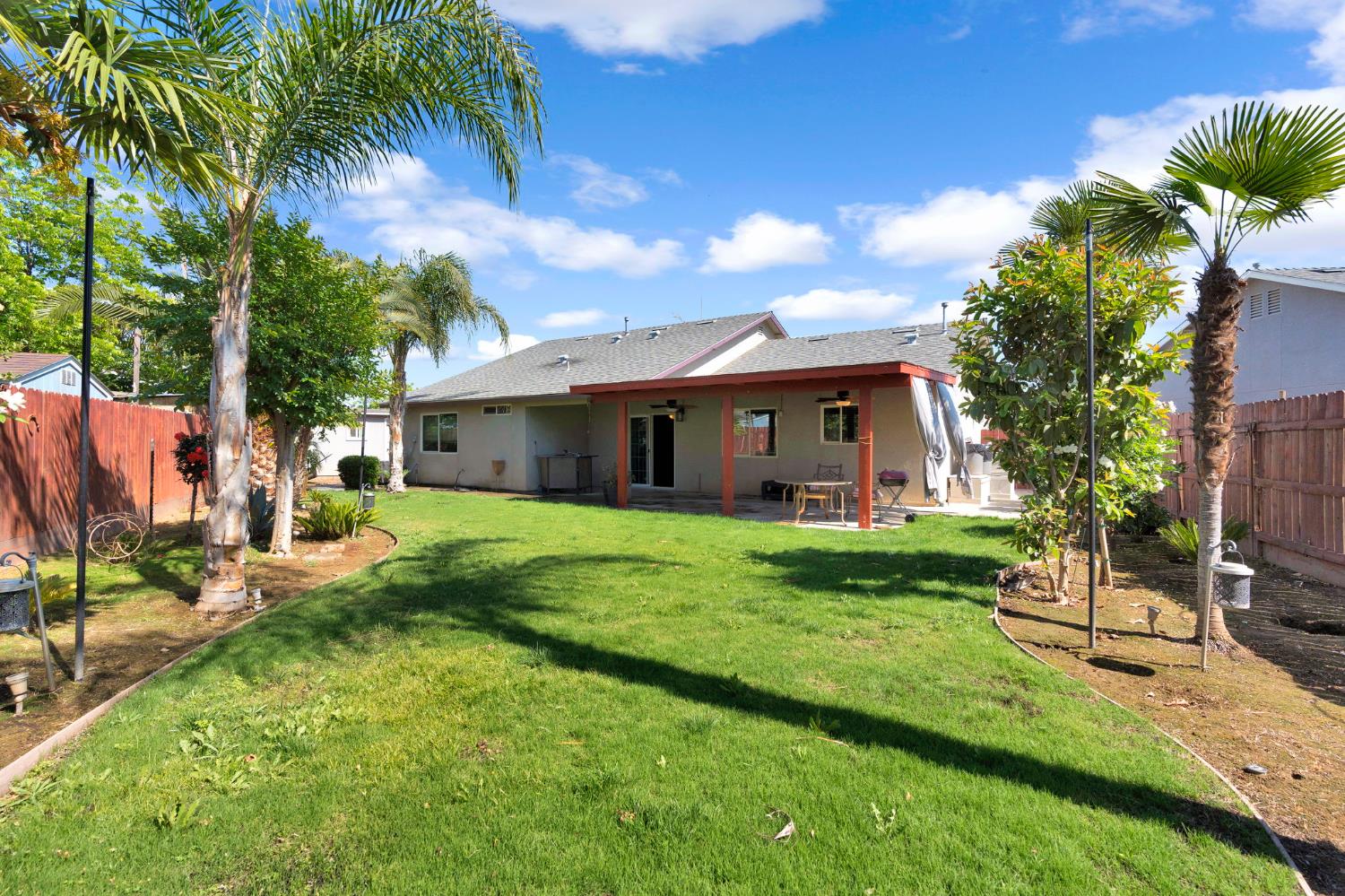 1350 E Jefferson Ct, Reedley, CA 93654
