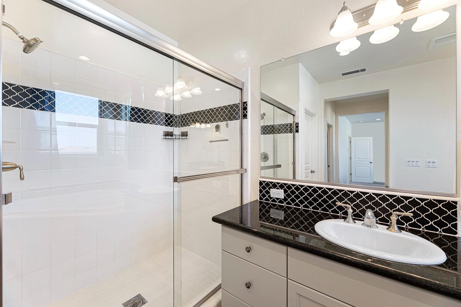 1006 La Canada Ave, Clovis, CA 93619