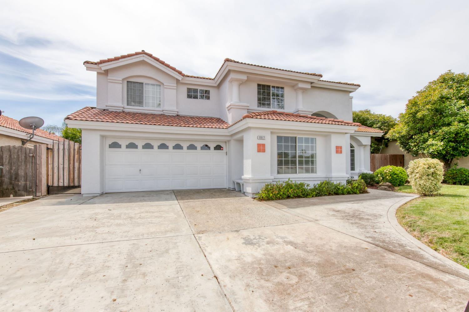 1917 E Serena Ave, Fresno, CA 93720