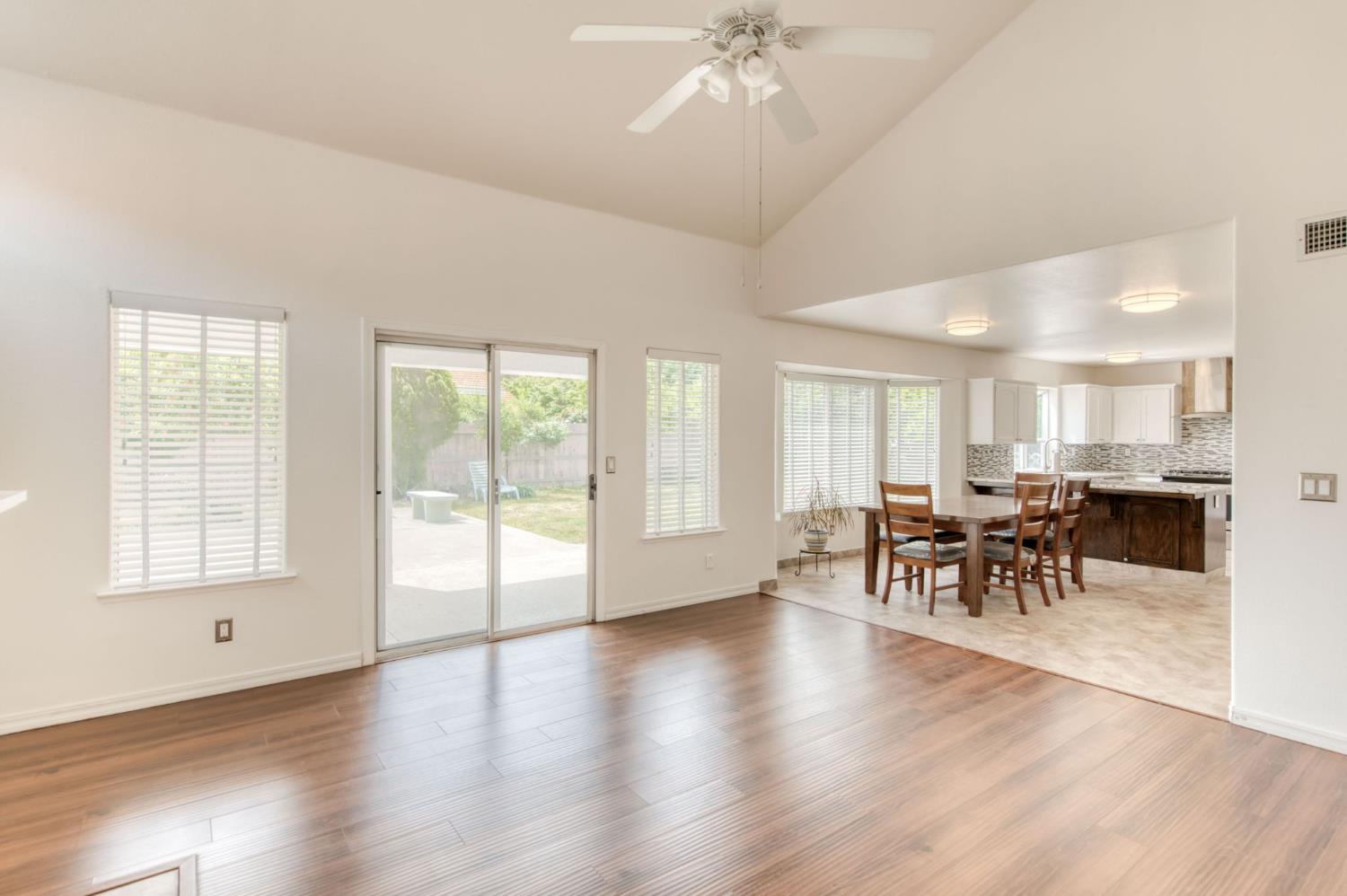 1917 E Serena Ave, Fresno, CA 93720